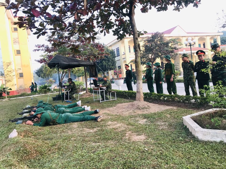 Trải nghiệm học kỳ quân đội của học sinh THPT Bình Minh