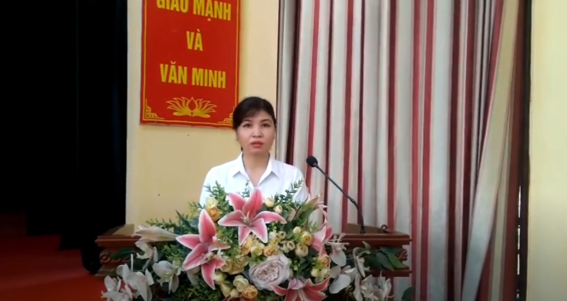 Phụ huynh khối 12 THPT Bình Minh phát biểu trong chương trình Hành trình trưởng thành
